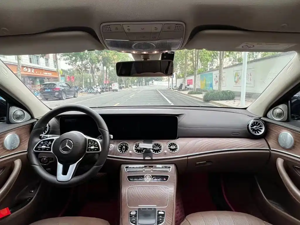 Mercedes-Benz E-Class — миниатюра 4