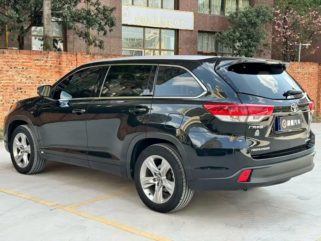 TOYOTA HIGHLANDER