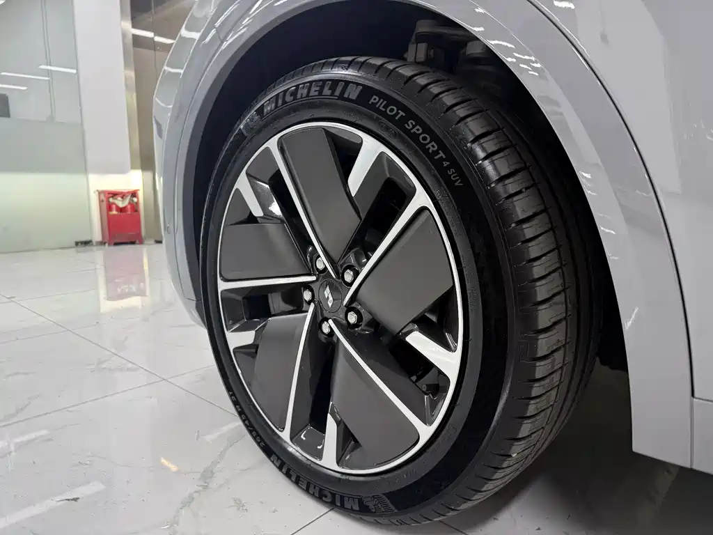 Li Auto L9 2025 Ultra