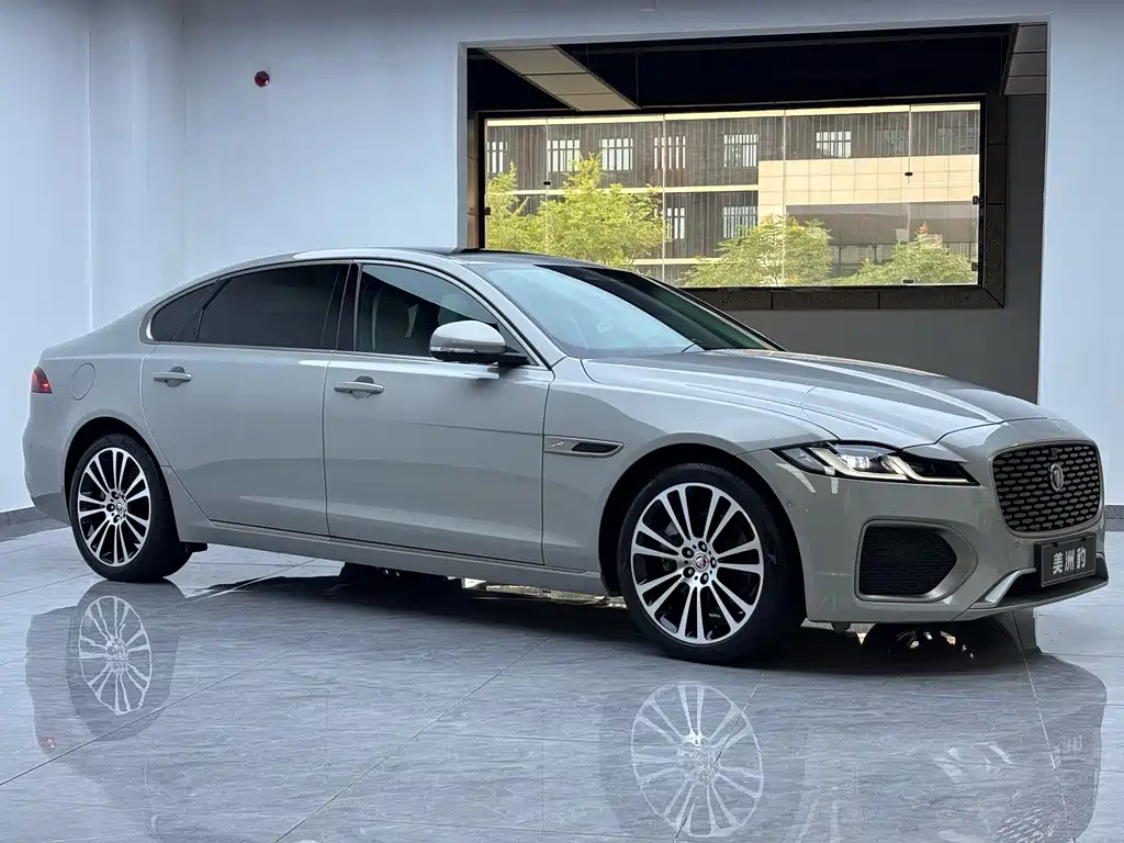 Jaguar XFL — миниатюра 3