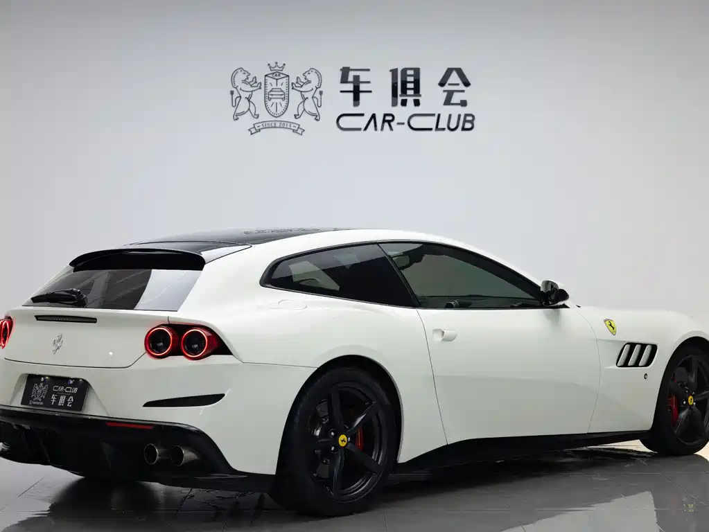 Ferrari GTC4Lusso 2017 3.9T V8