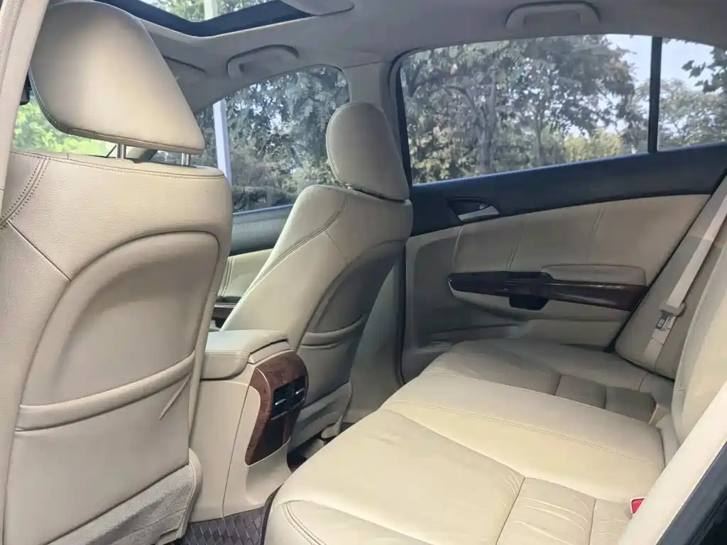 Honda Accord — миниатюра 8
