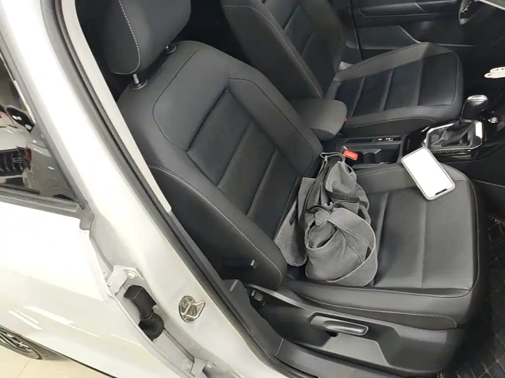 Volkswagen T-Roc — миниатюра 25