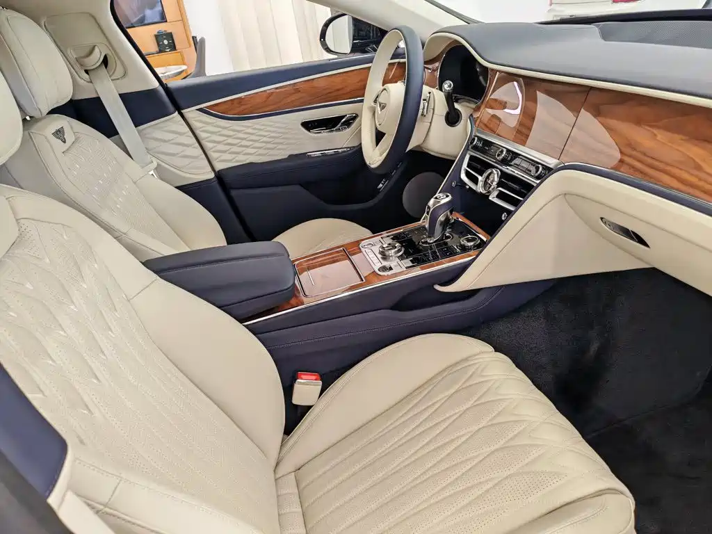 Bentley Flying Spur — миниатюра 6