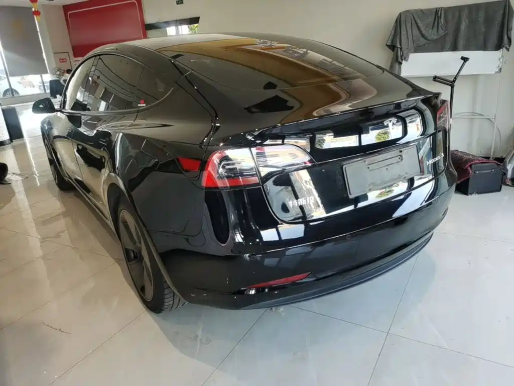 Tesla Model 3 — миниатюра 5