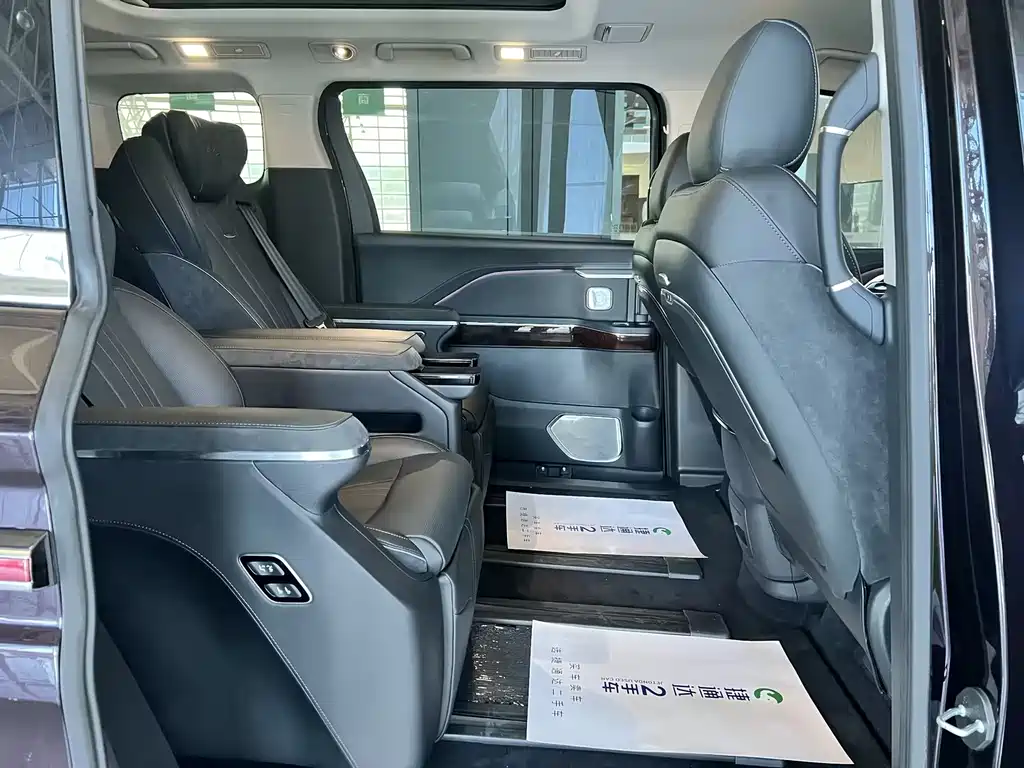 Hongqi Hongqi HQ9 PHEV — миниатюра 6