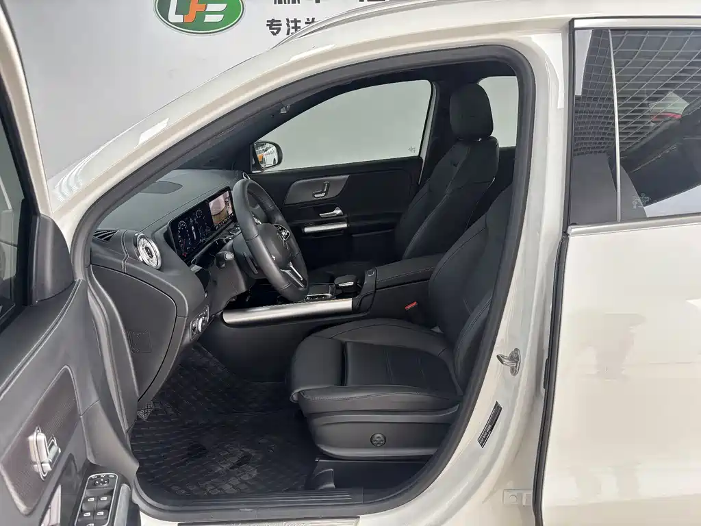 Mercedes-Benz GLA — миниатюра 9