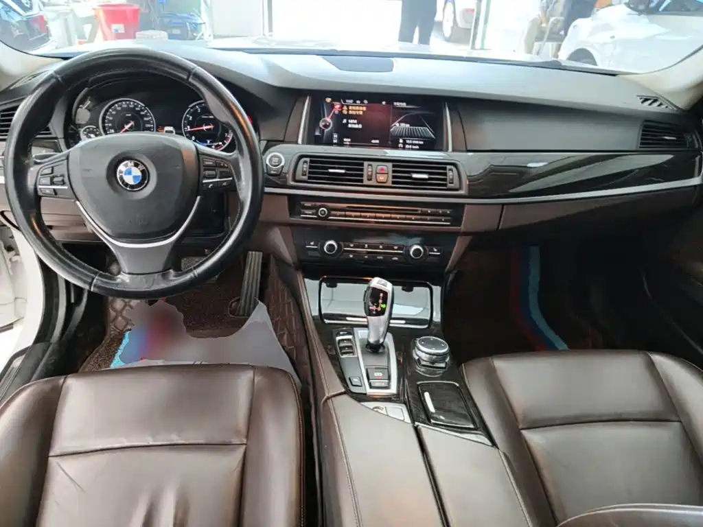 BMW 5 Series — миниатюра 10