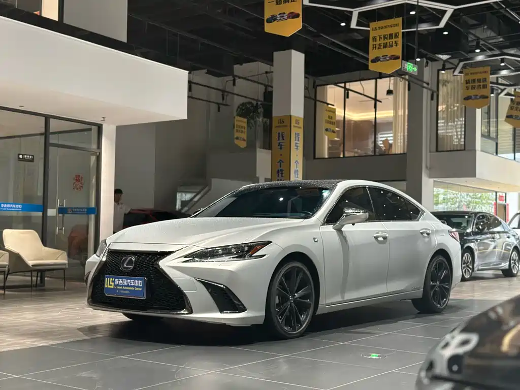 Lexus ES 2021 300h F SPORT