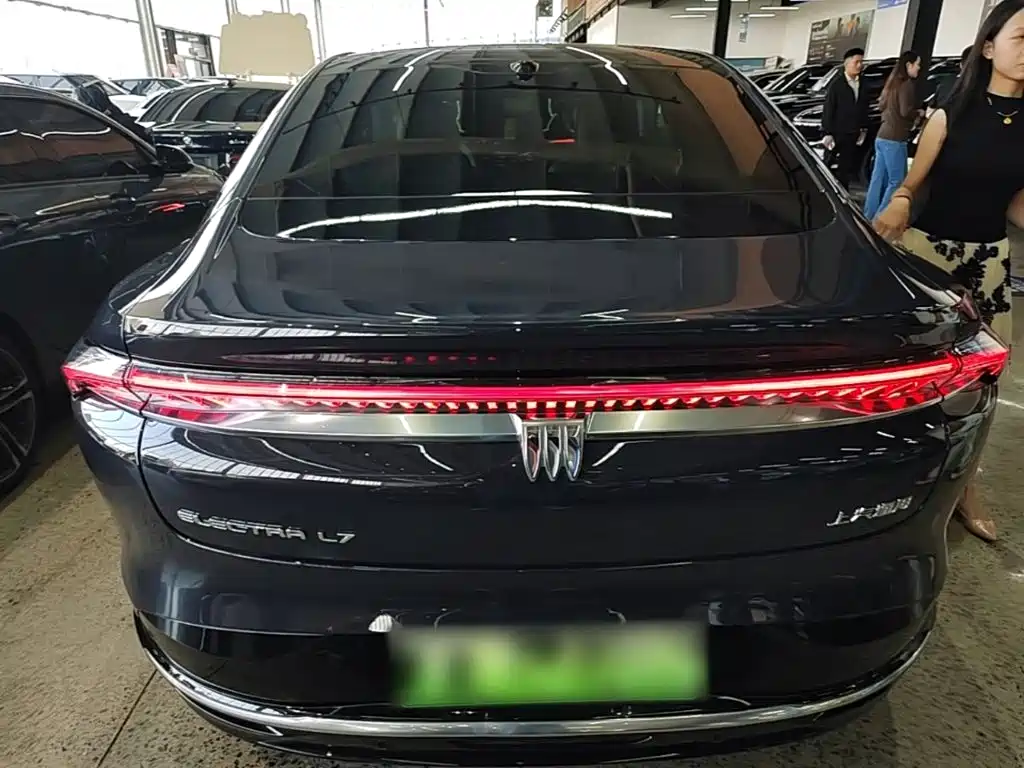 Buick Electra L7 — миниатюра 6