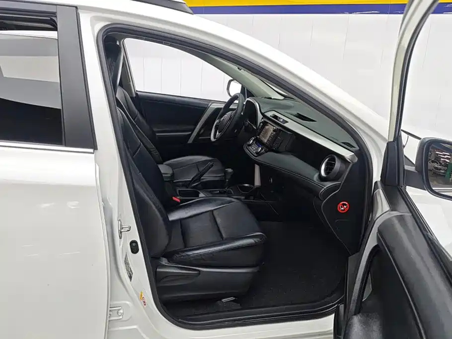 Toyota RAV4 — миниатюра 8
