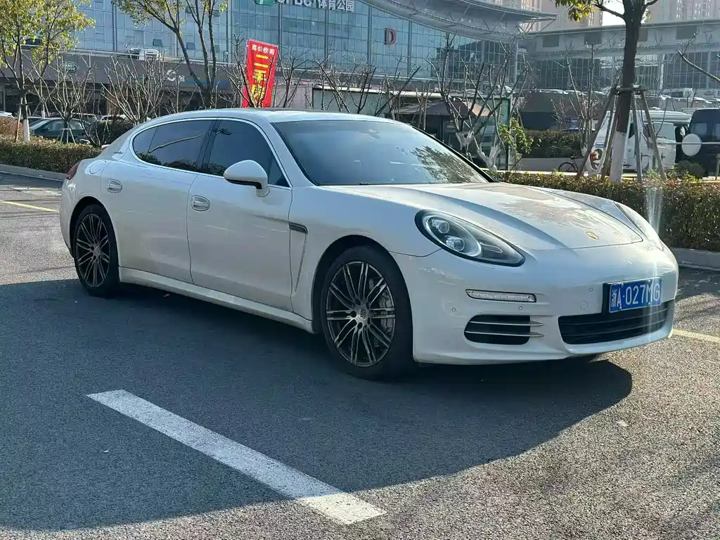 PORSCHE PANAMERA