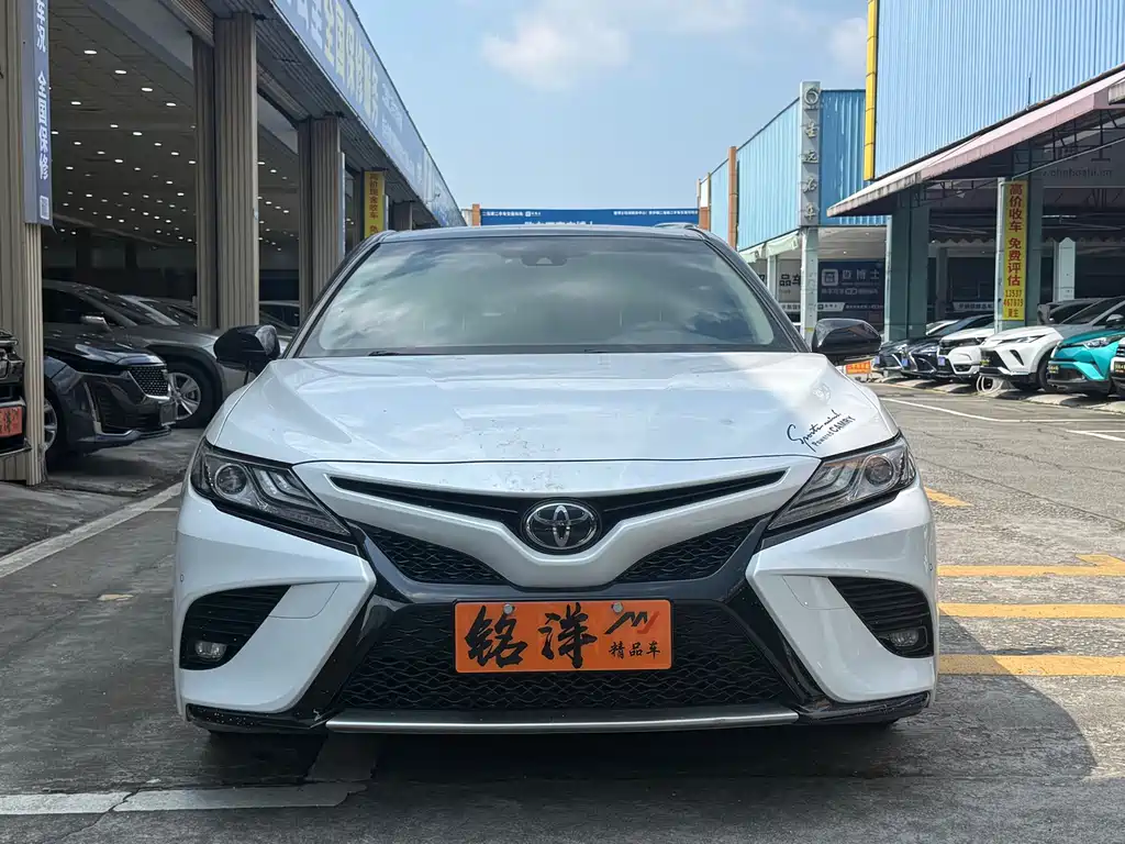 Toyota Camry — миниатюра 2