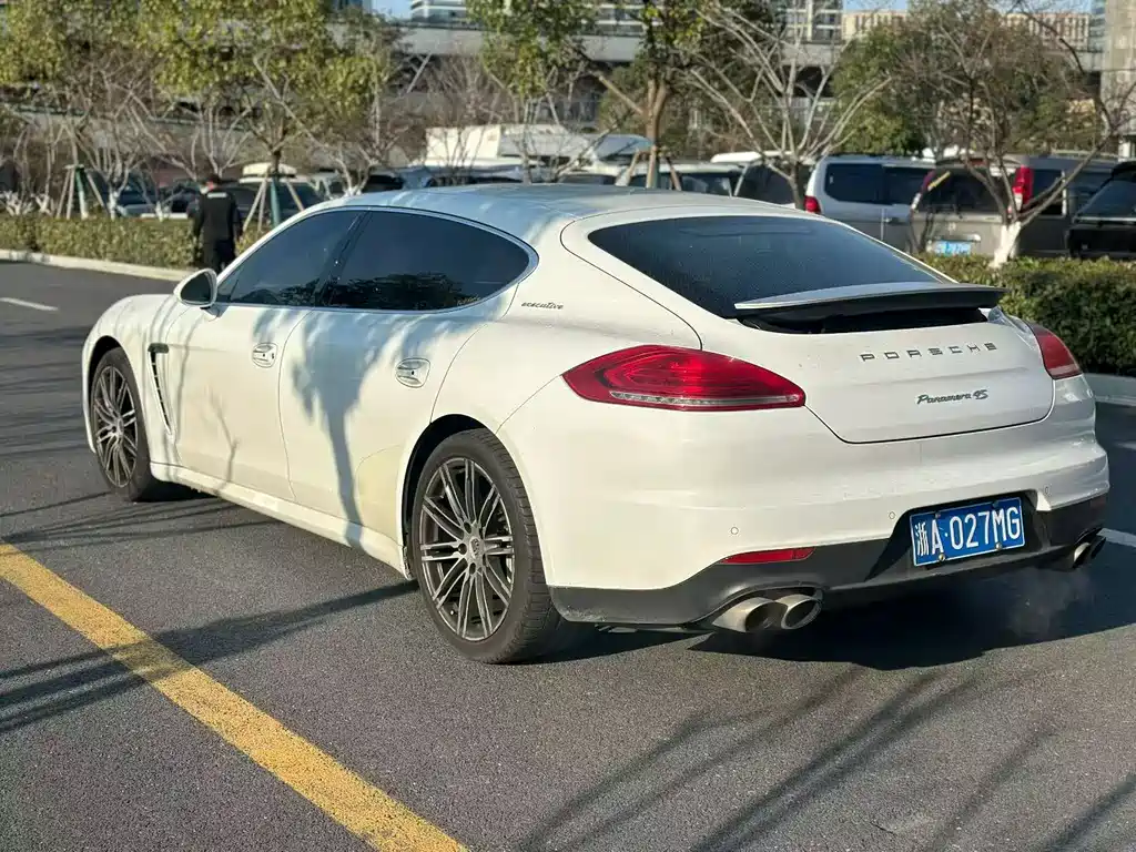 PORSCHE PANAMERA