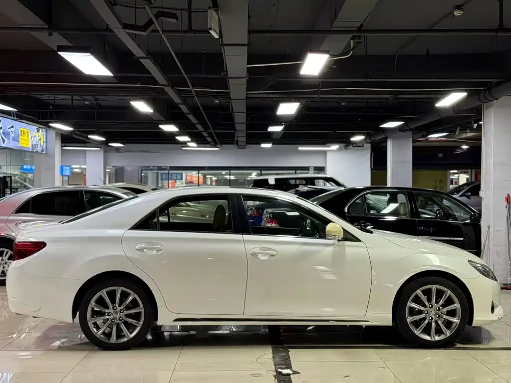 Toyota Reiz — миниатюра 5