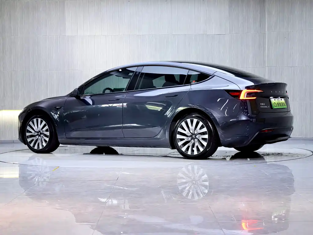 Tesla Model 3 — миниатюра 5