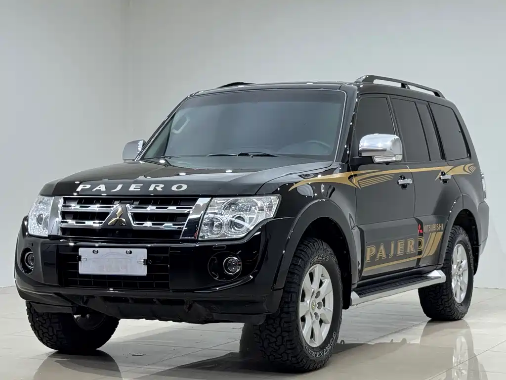 Mitsubishi Pajero (Import) 2014