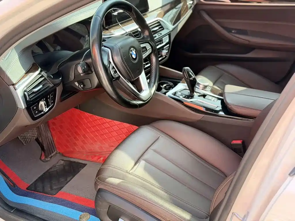 BMW 5 Series — миниатюра 4