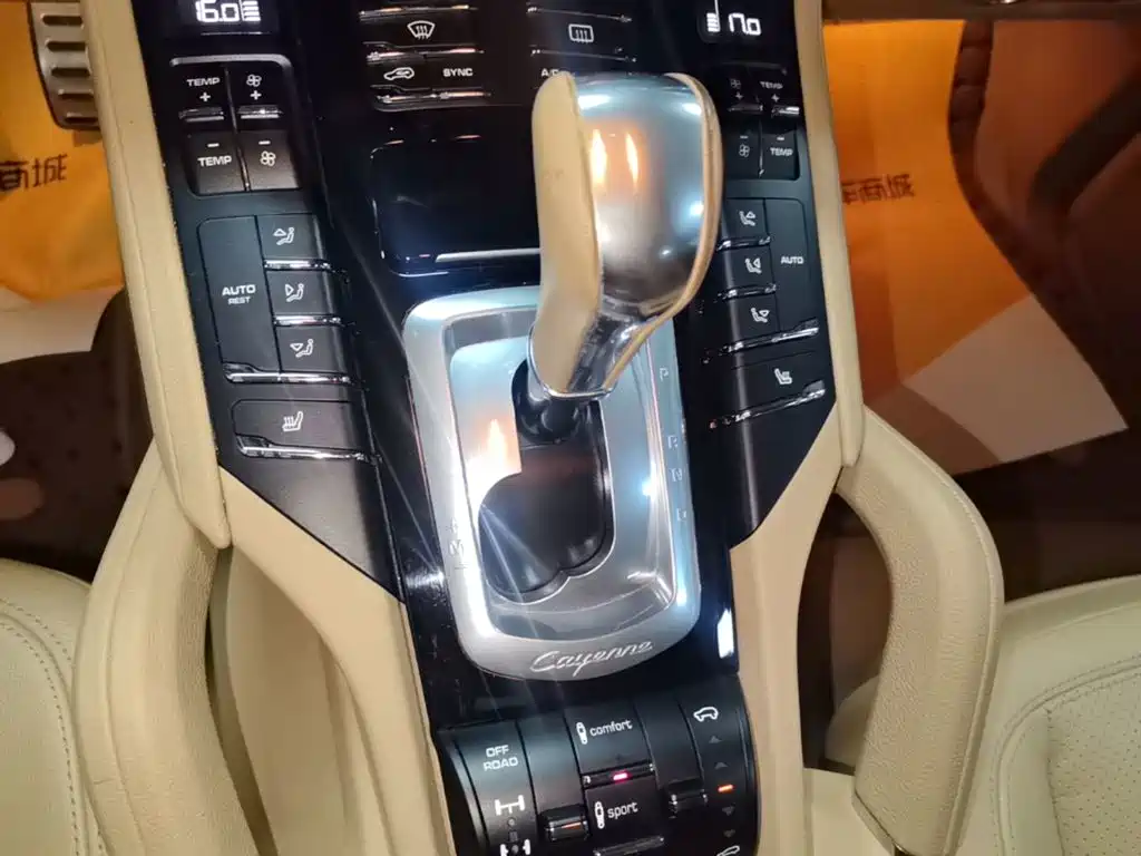 Porsche Cayenne — миниатюра 14