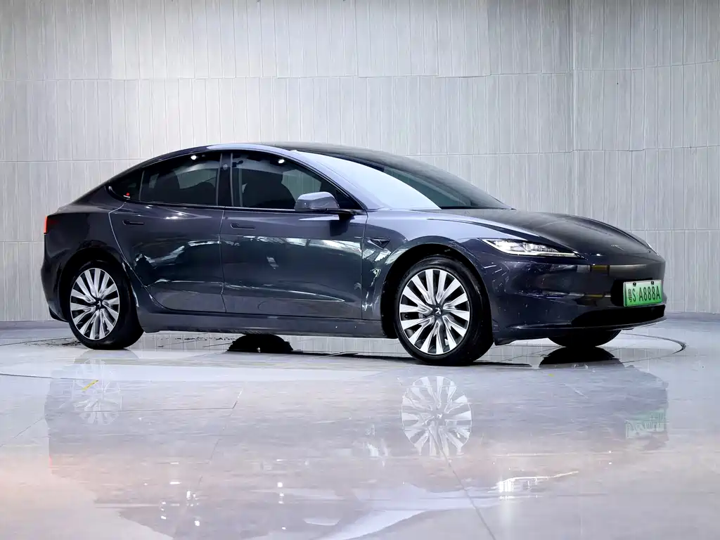 Tesla Model 3 — миниатюра 3