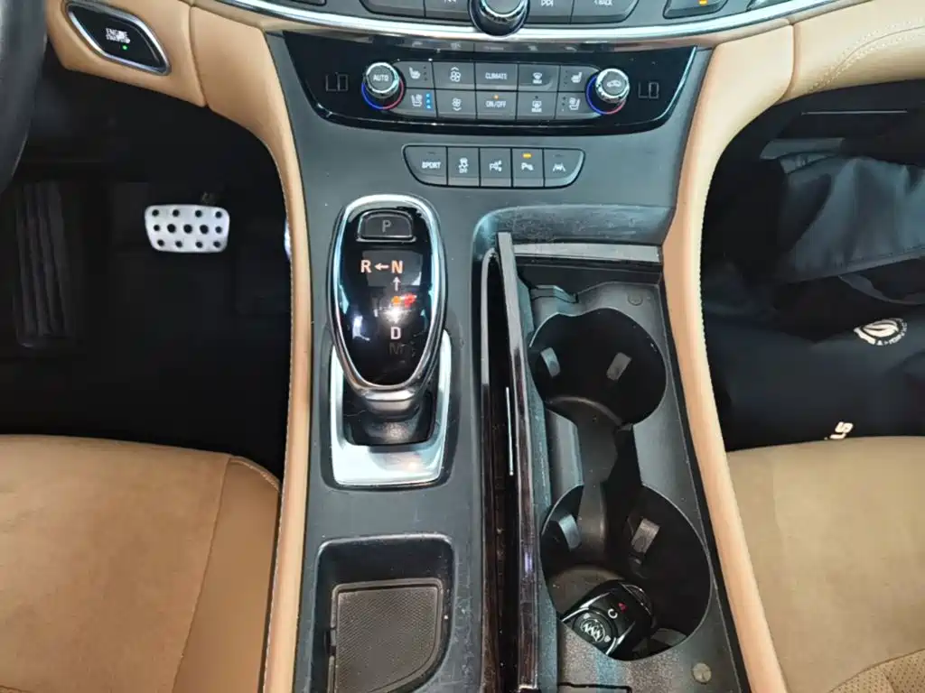 Buick LaCrosse — миниатюра 10
