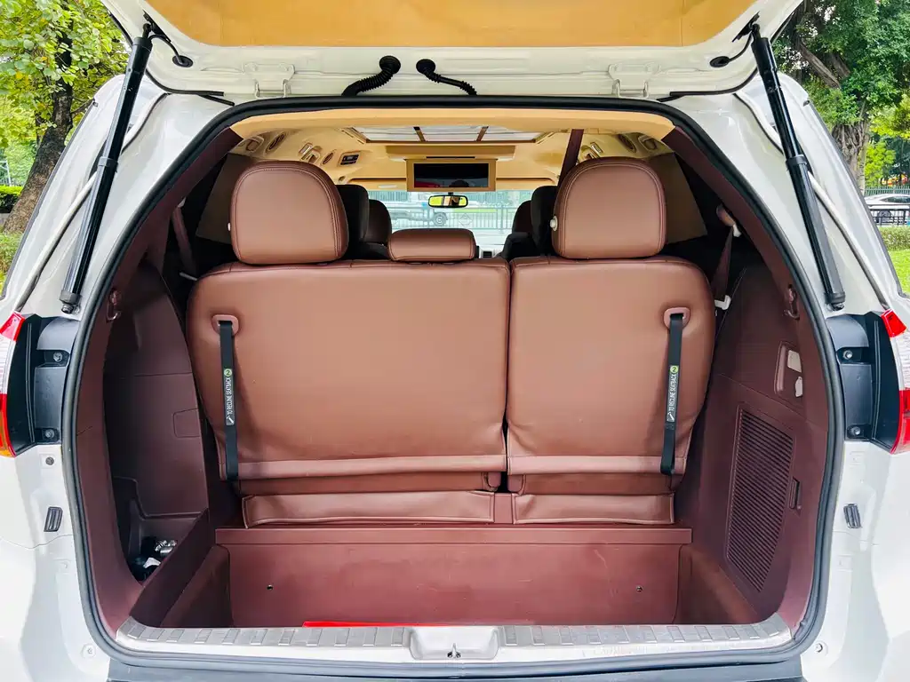 Toyota Sienna — миниатюра 26