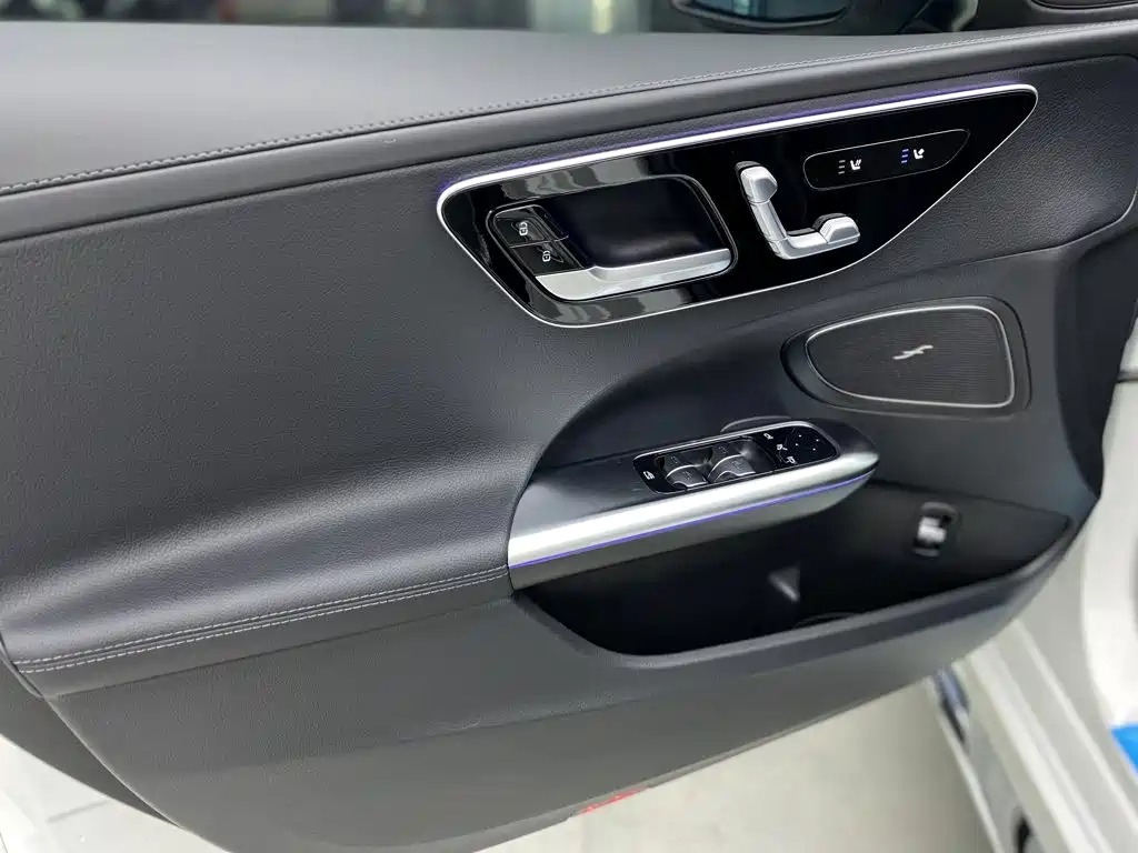 Mercedes-Benz C-Class — миниатюра 18