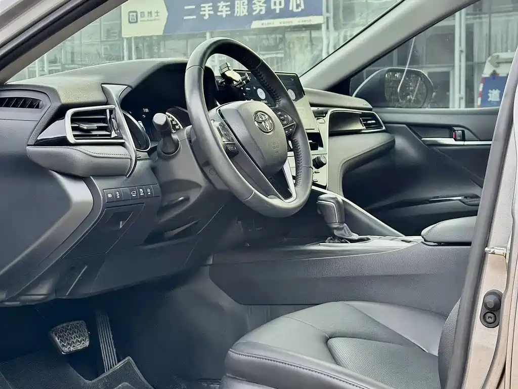 Toyota Camry — миниатюра 4