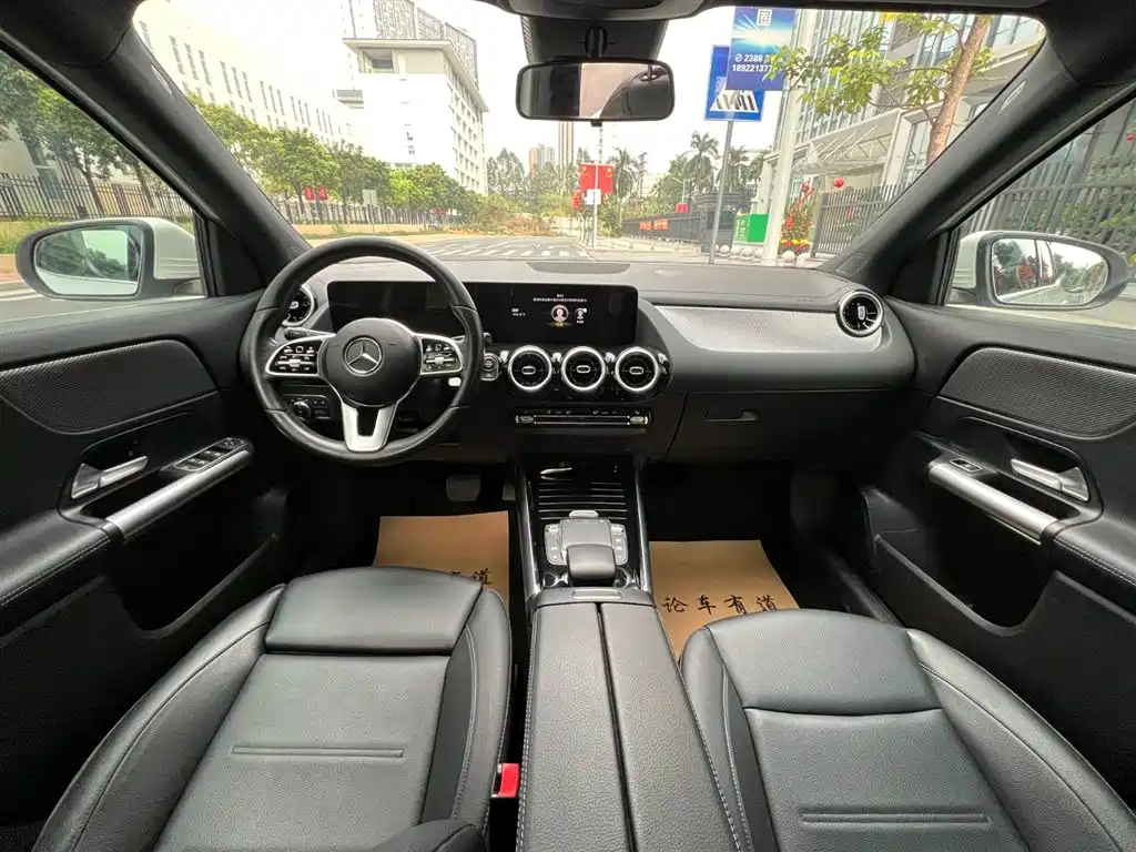 MERCEDES-BENZ GLA