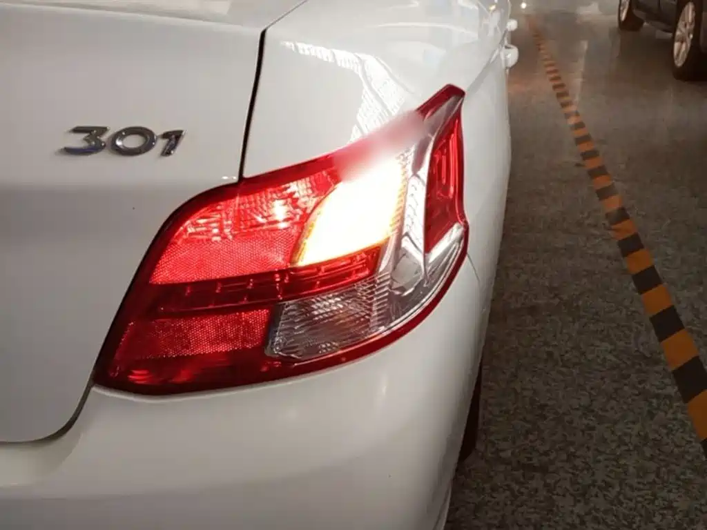 Peugeot 301 — миниатюра 8