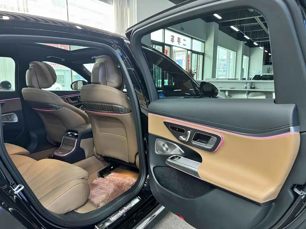 Mercedes-Benz E-Class — миниатюра 13