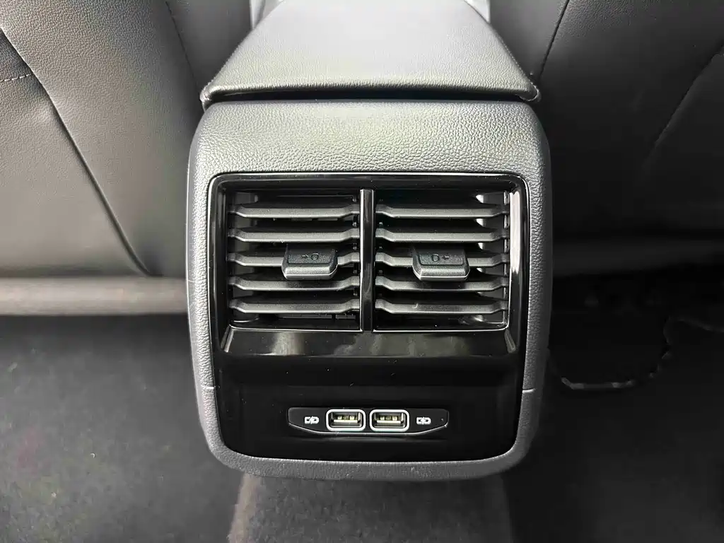 Volkswagen Sagitar — миниатюра 12