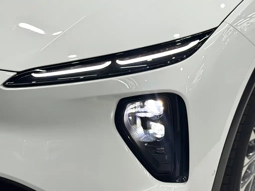 NIO ES6 — миниатюра 17