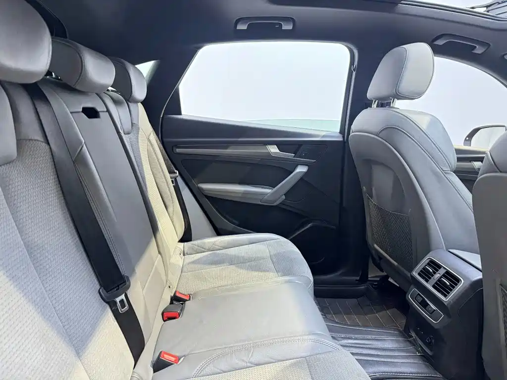 Audi Q5L Sportback — миниатюра 8