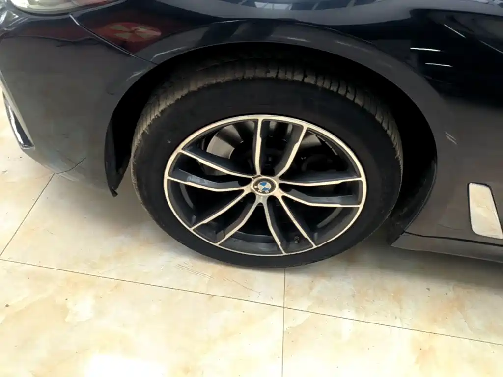 BMW 5 Series — миниатюра 23