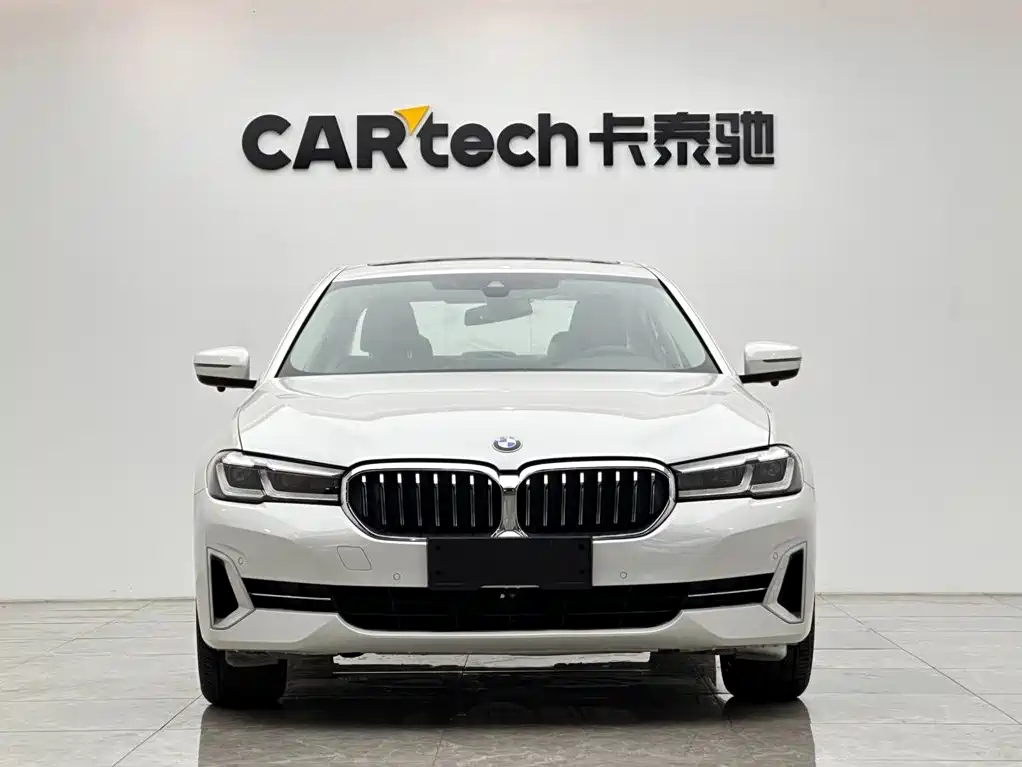 BMW 5 Series — миниатюра 7