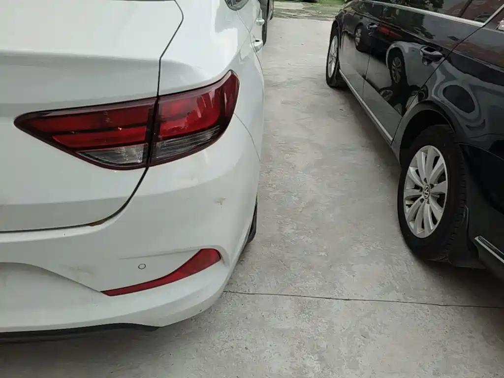 Hyundai Elantra — миниатюра 8