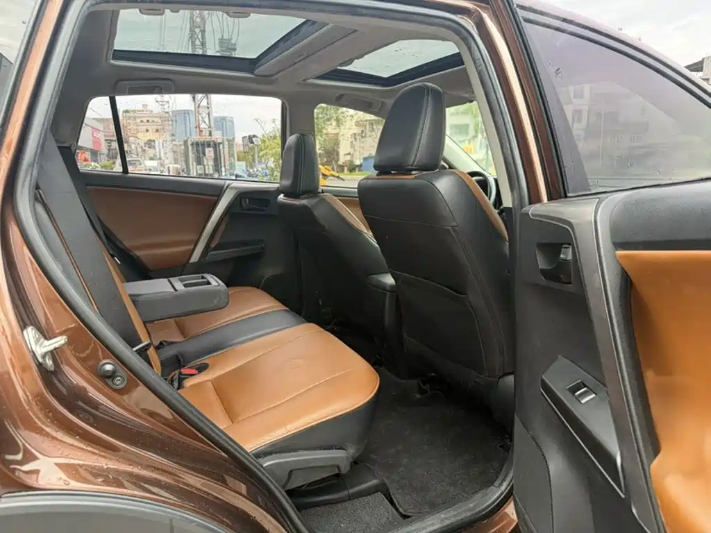 Toyota RAV4 — миниатюра 5