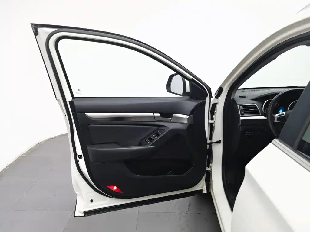 BAIC Senova X65 — миниатюра 8