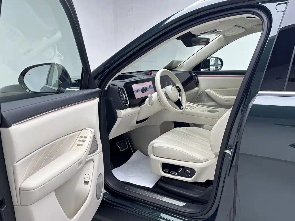 AITO ASK THE WORLD M8