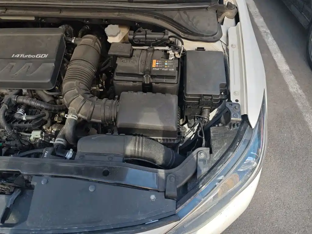 Hyundai Elantra — миниатюра 21