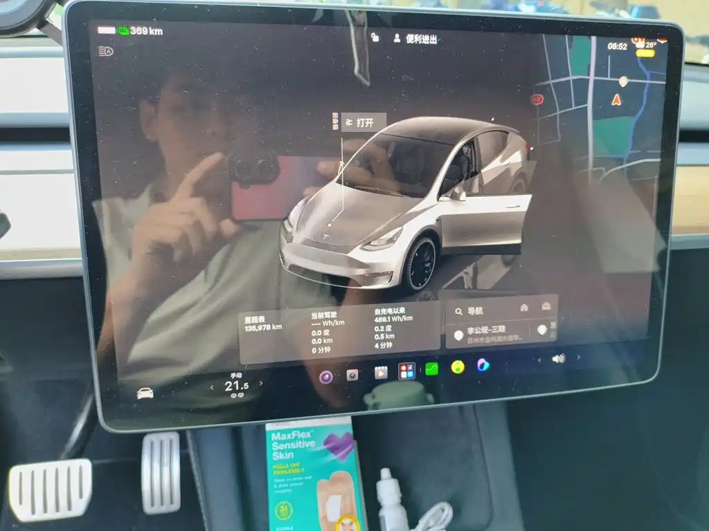 Tesla Model Y — миниатюра 12