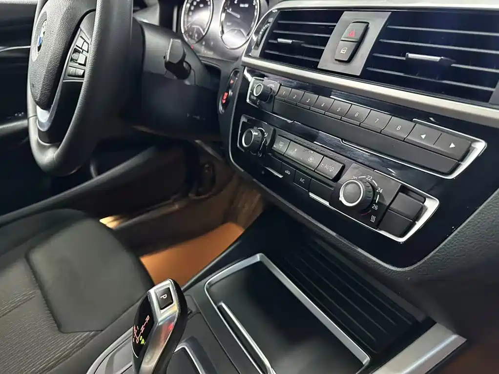 BMW 1 Series (Import) — миниатюра 15