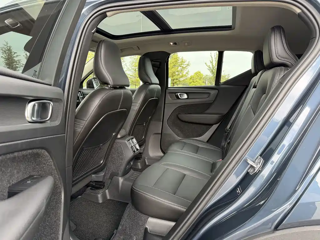 Volvo XC40 — миниатюра 13