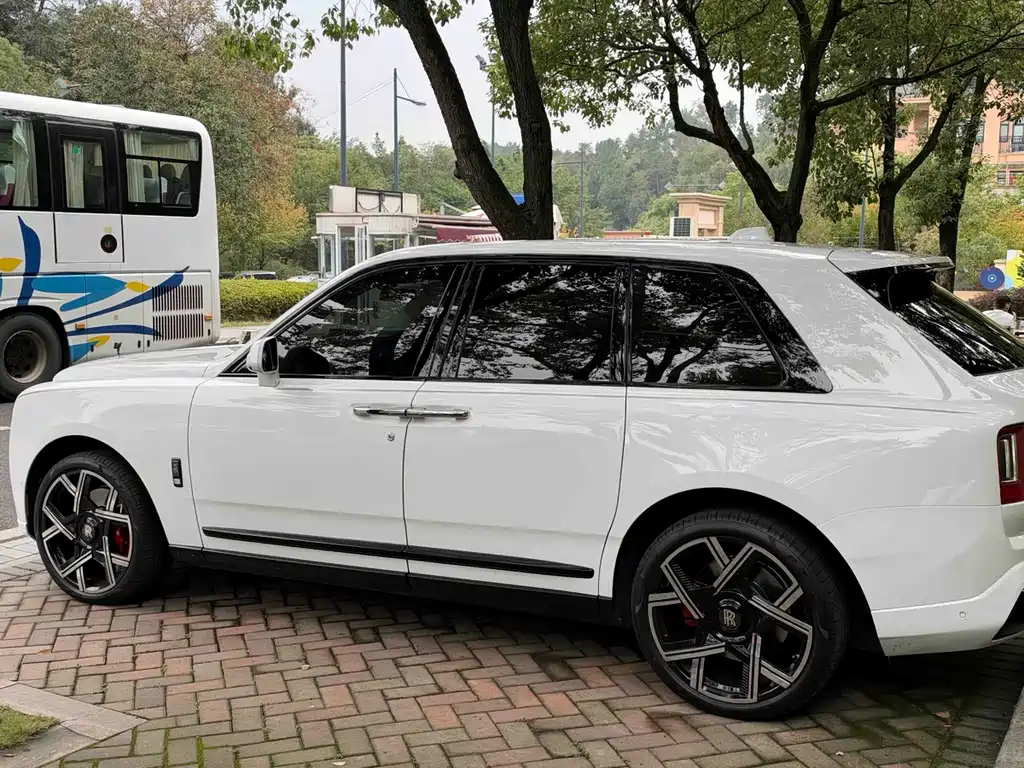 Rolls-Royce Cullinan — миниатюра 4