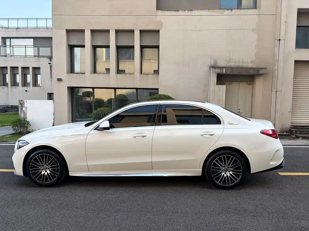 Mercedes-Benz C-Class — миниатюра 11