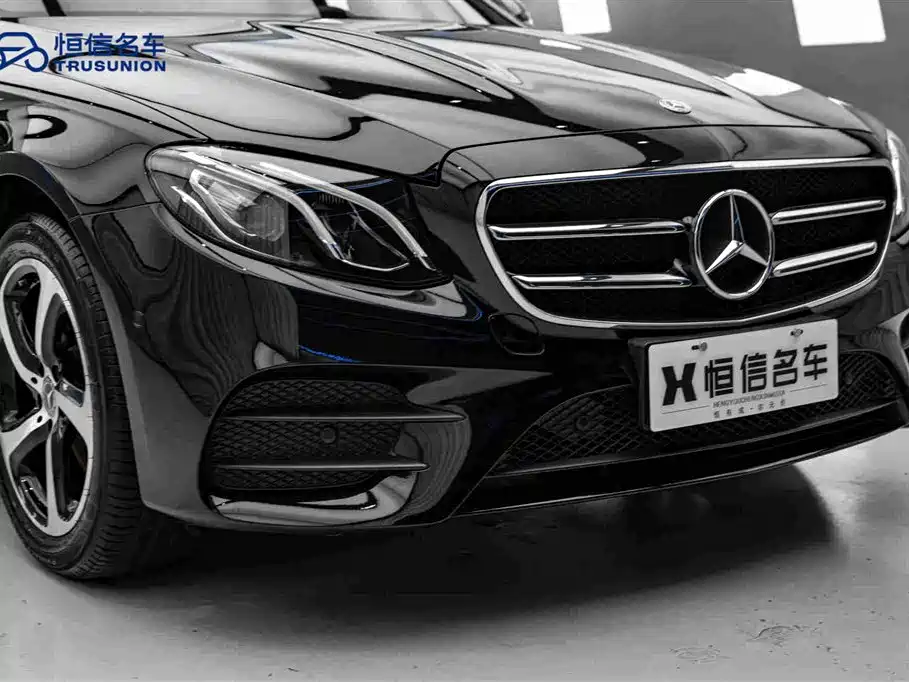 Mercedes-Benz E-Class — миниатюра 9