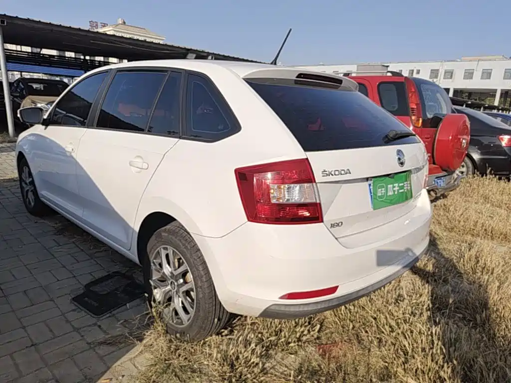 Skoda Rapid Spaceback — миниатюра 5