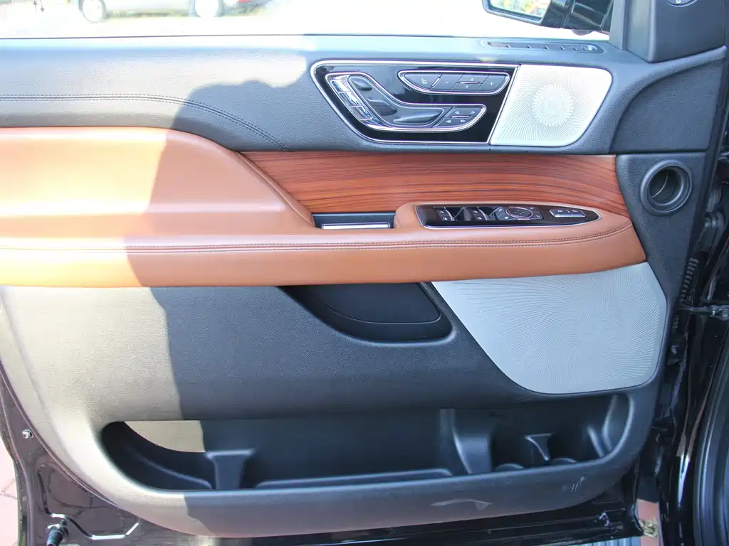 Lincoln Navigator — миниатюра 11