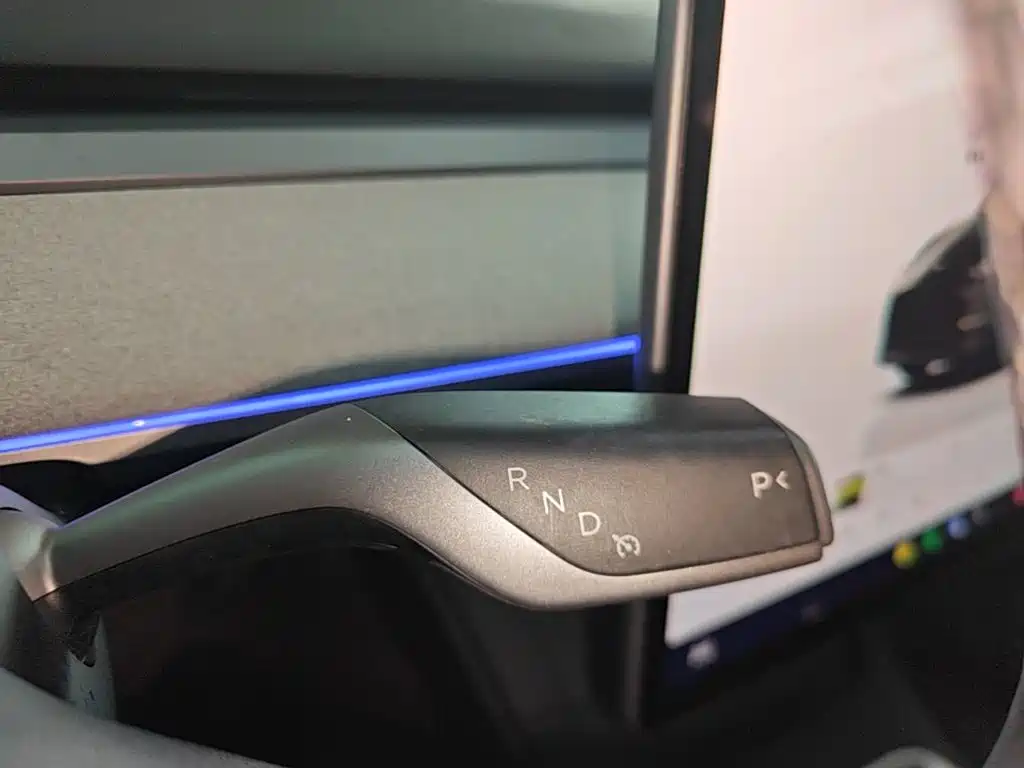Tesla Model Y — миниатюра 14